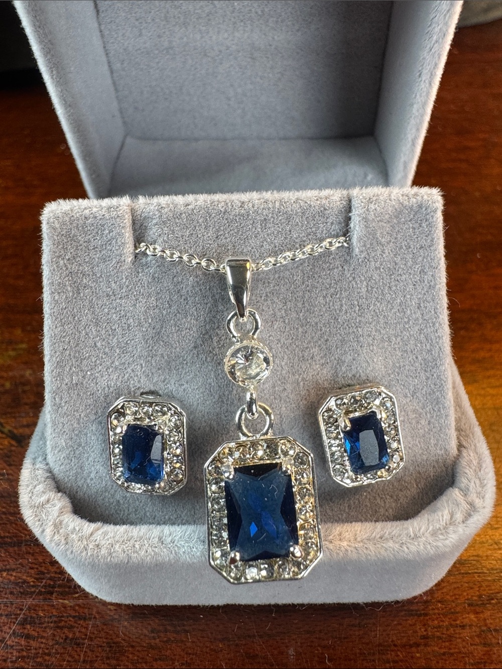 3135-Swarovski Crystal Elements Silver Tone Navy Blue Pendant-Stud Earrings Set
